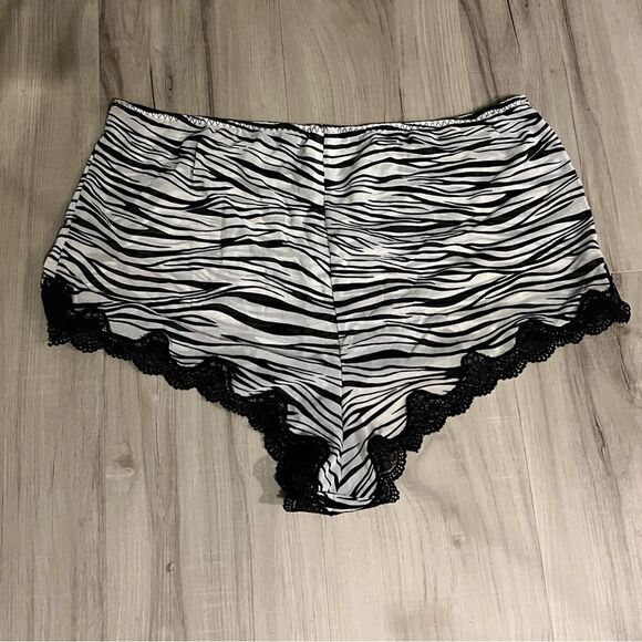 Fredericks of Hollywood lingerie sleep shorts zebra print size 1X - Picture 2 of 7